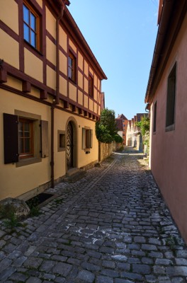  Small alleyway 