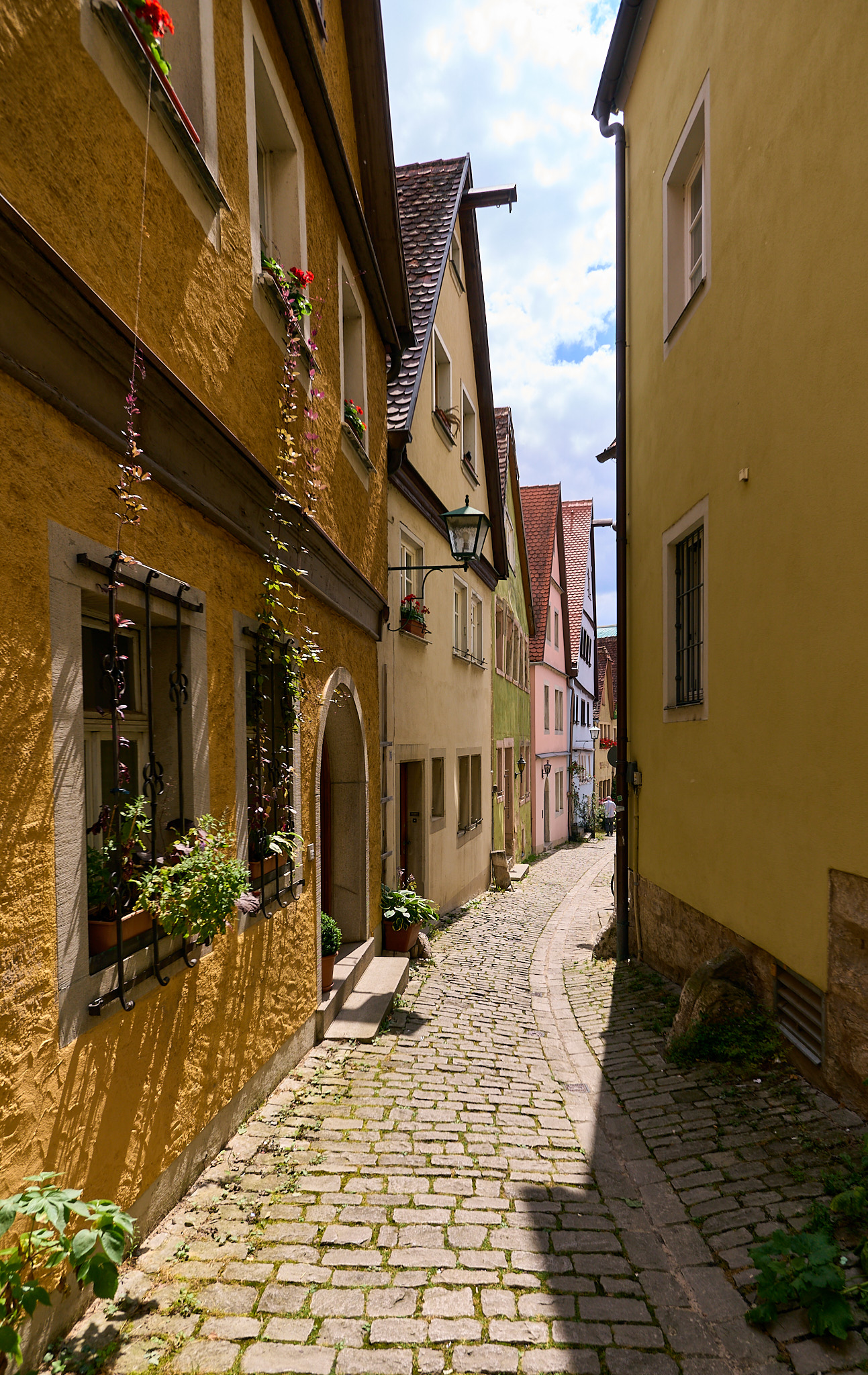  Small alleyway in old town 