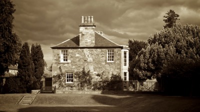  House next to Melrose Abbey 