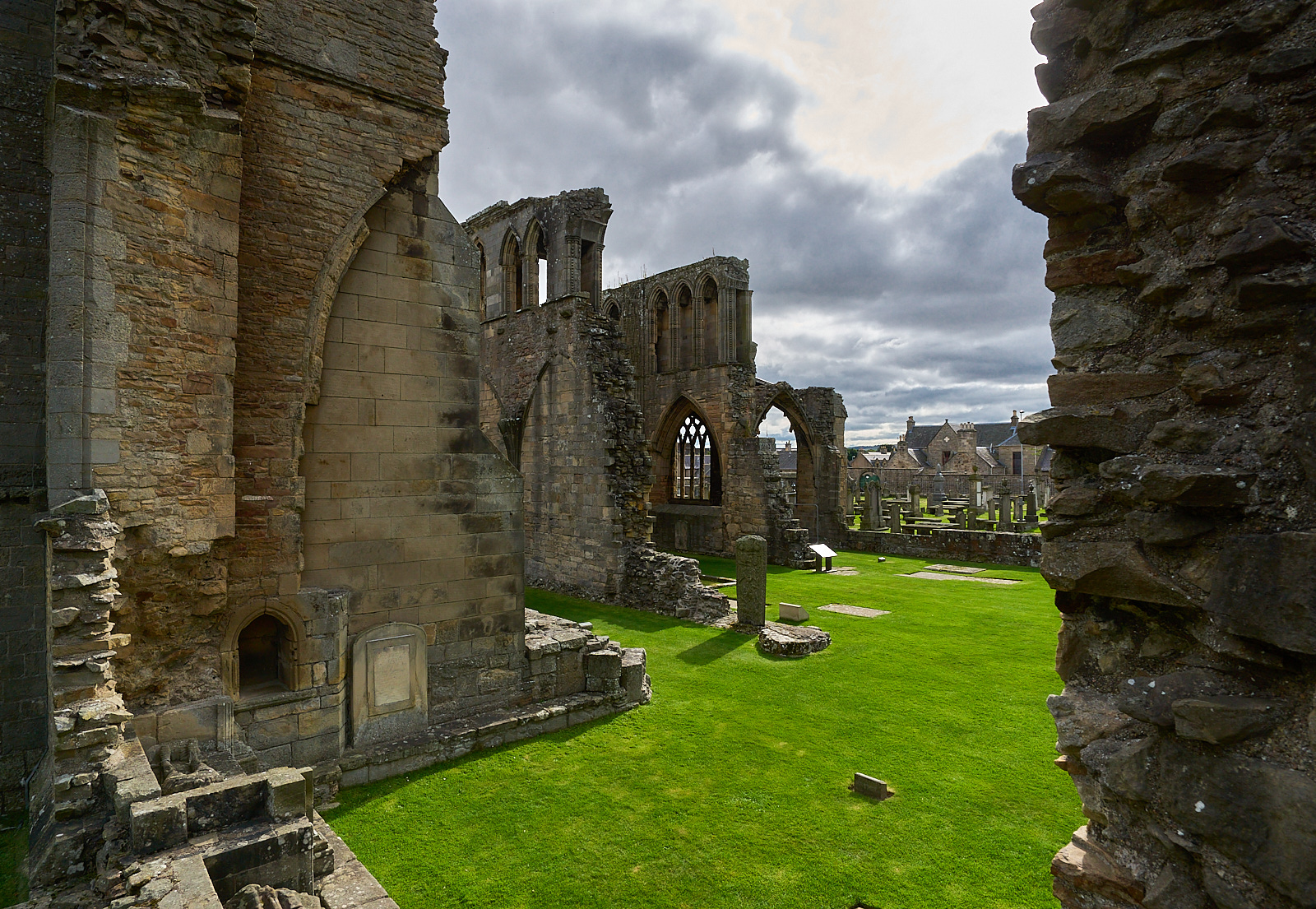  Elgin Cathedral 