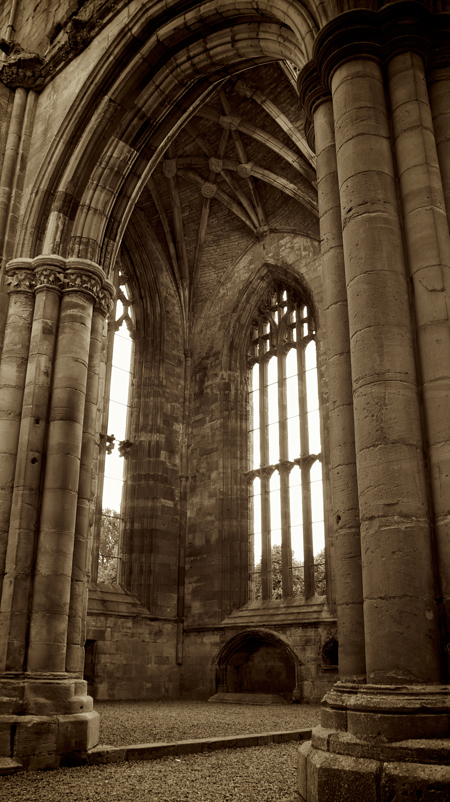  Melrose Abbey 