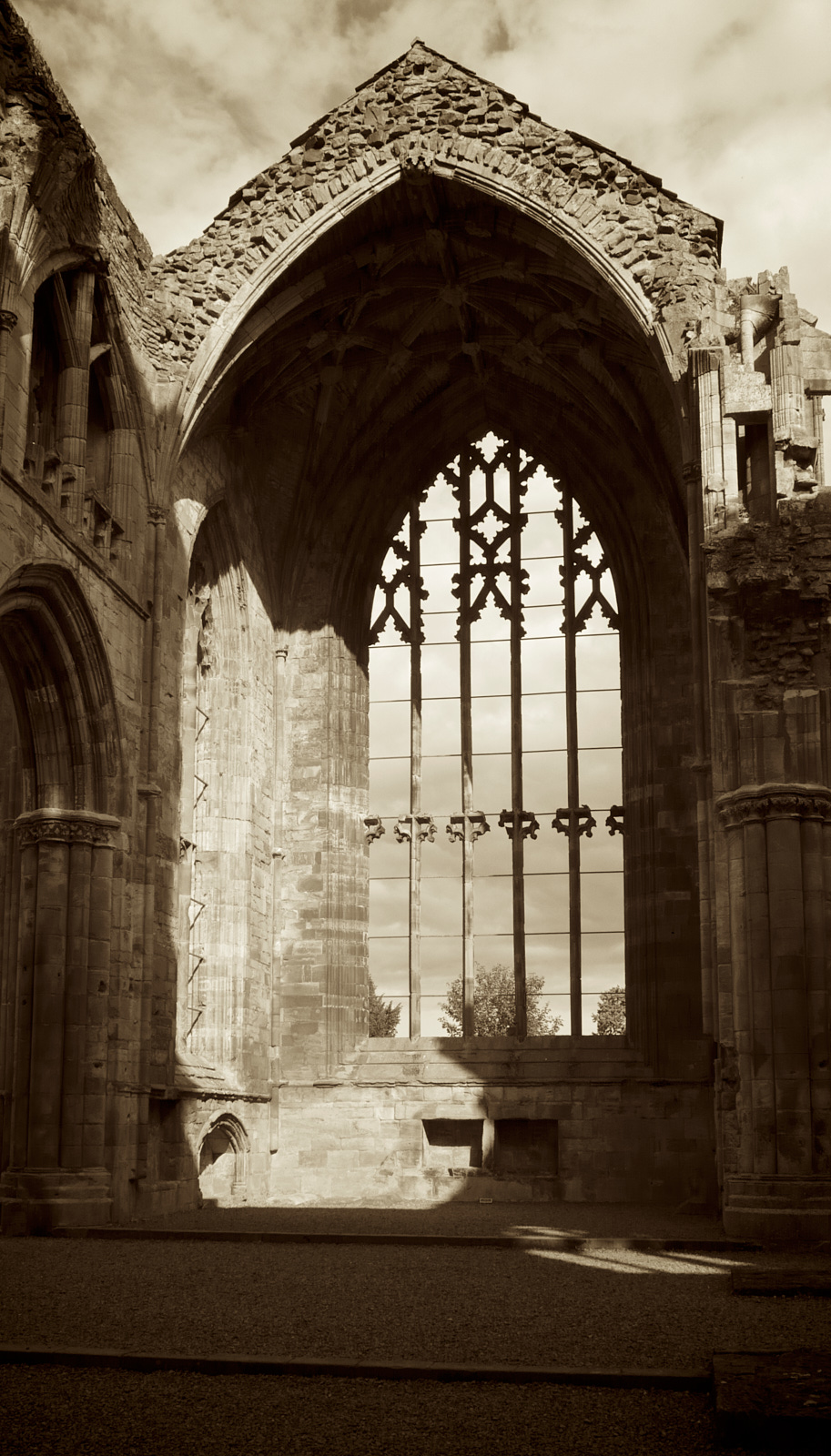  Melrose Abbey 