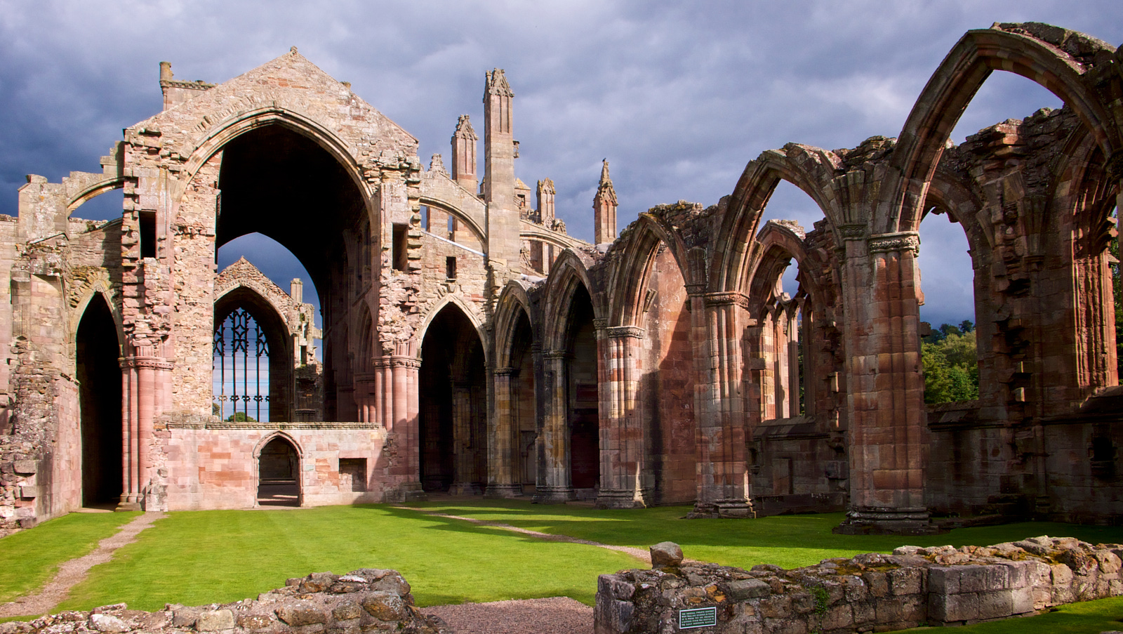  Melrose Abbey 
