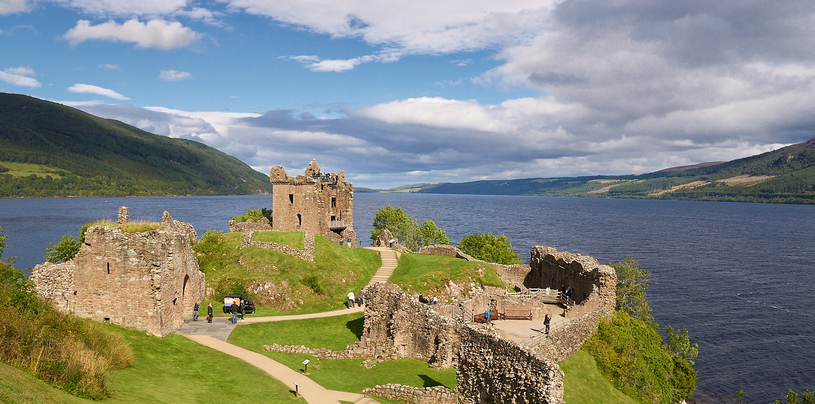  Urquhart Caslte, near Inverness 