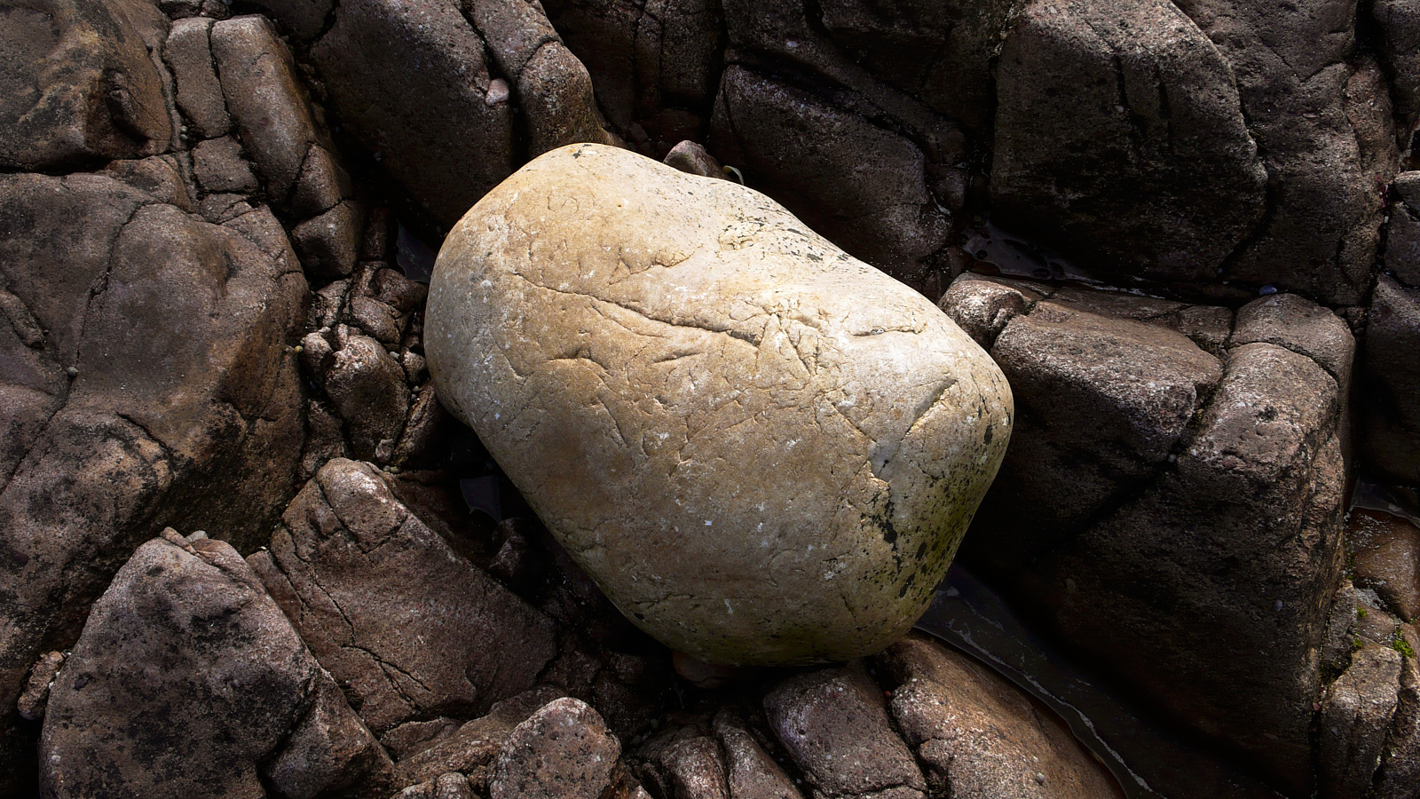  Stones at the beach (Balchladich) 