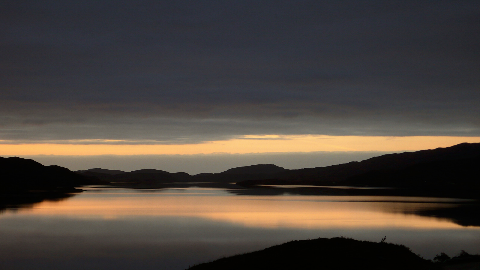  Loch near Knockan (Lochan an Ais) 